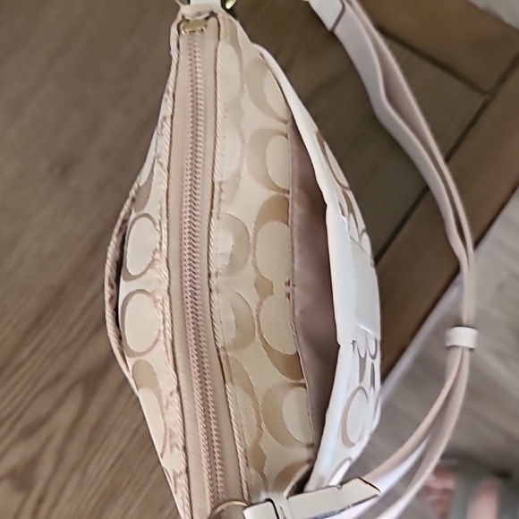 Coach Beige and Cream Crossbody Bag - Picture 9 of 16